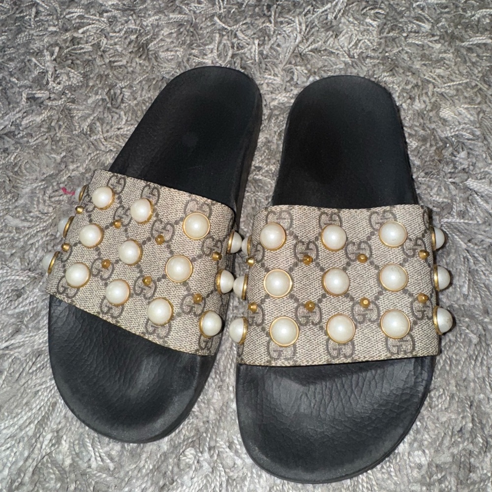 Gucci Black and Cream Sandals with GG Monogram